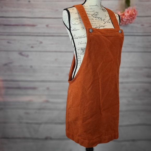 Urban Outfitters Dresses & Skirts - BDG Velvet Jumper Dress-M